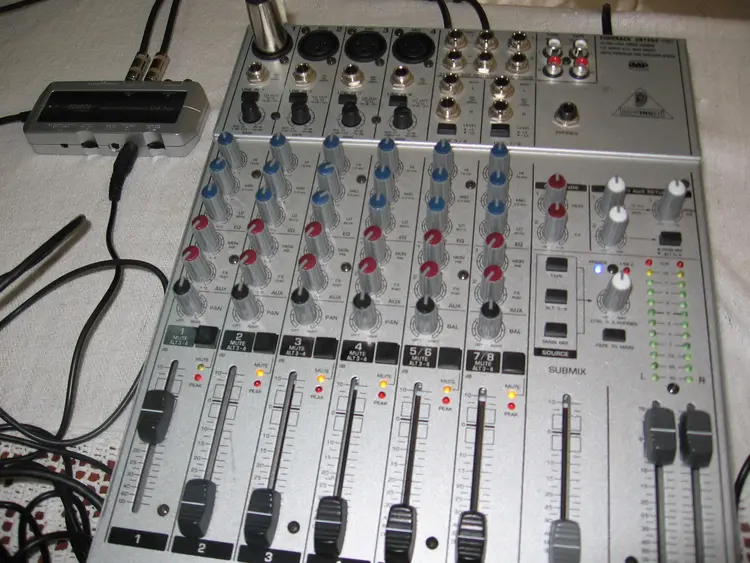 mehadhdha nass ooraapiyy /  ድምጽ ማስተካከያ መሣሪያ/audio mixer