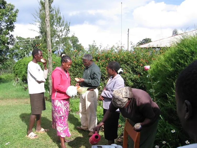 orr erkama shukket ukiyyane/ ሠራተኞች ቡና ሲጠጡ/coffee time